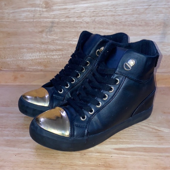 Shoe Dazzle “Zolta” Sneaker Wedges Black & Gold - Picture 6 of 6